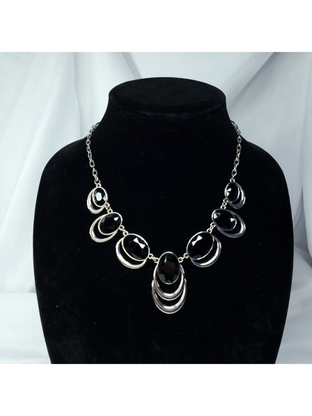 Black Faceted Oval Statement Necklace With Silver-Tone Links Adjustable 18"-20"